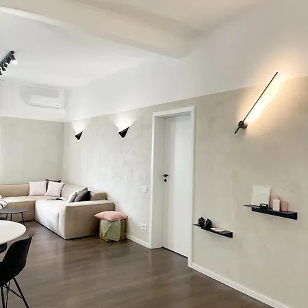 Ultracentral Prestige 2 Bdrm Apartment *